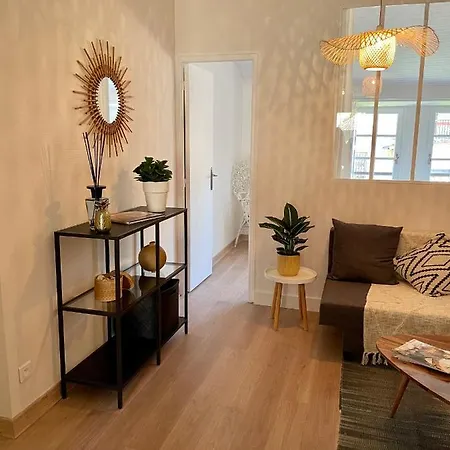 Apartment Aux Pieds Du Palais Des Papes. Avignon